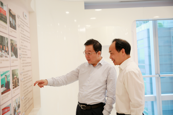 集团公司总裁袁长清一行莅临养老险公司调研指导工作