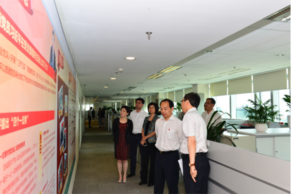 公司党委领导参观总部机关党支部活动阵地